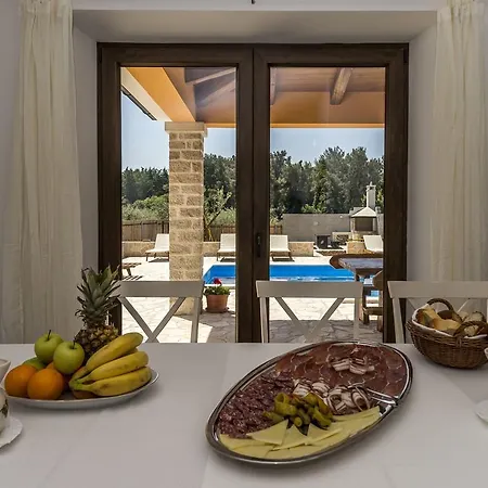 Villa Stunning Villa In Vrsar With Swimming Pool *