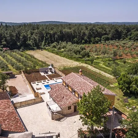 Villa Stunning Villa In Vrsar With Swimming Pool