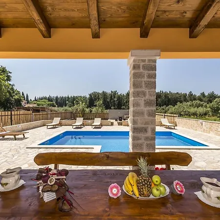 Villa Stunning Villa In Vrsar With Swimming Pool *