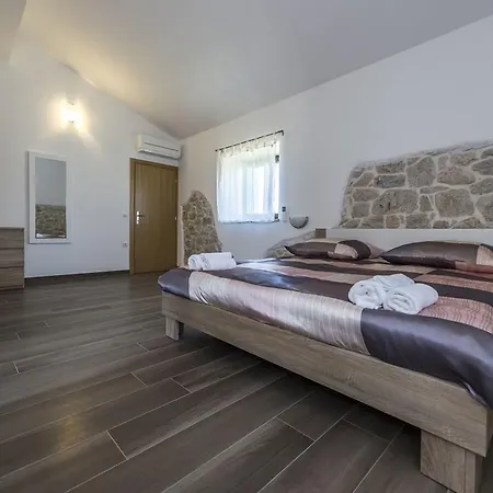 Stunning Villa In Vrsar With Swimming Pool *