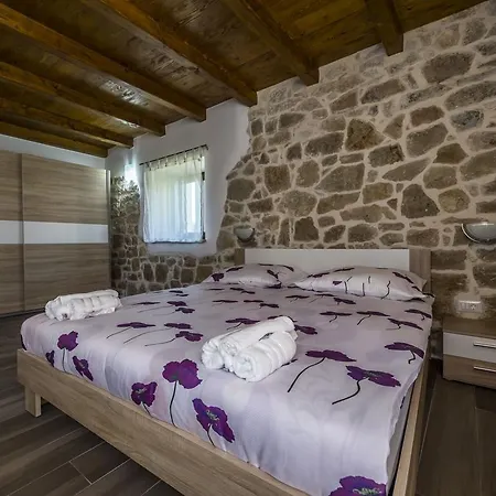 Villa Stunning Villa In Vrsar With Swimming Pool