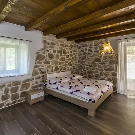 Stunning Villa In Vrsar With Swimming Pool Klostar