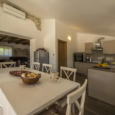 Stunning Villa In Vrsar With Swimming Pool Villa