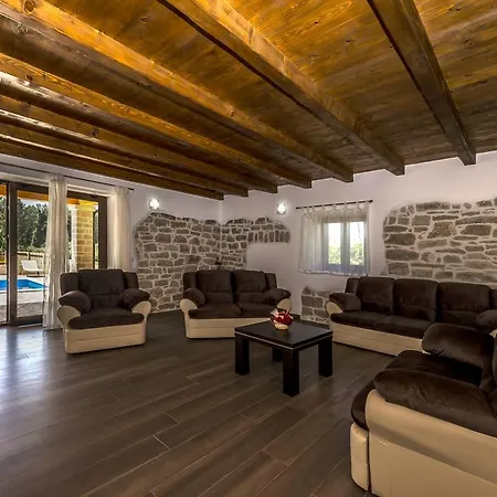 Stunning Villa In Vrsar With Swimming Pool