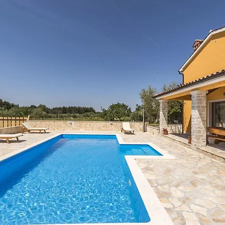 Villa Stunning Villa In Vrsar With Swimming Pool