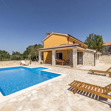 Villa Stunning Villa In Vrsar With Swimming Pool *